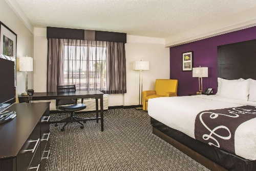 La Quinta Inn & Suites by Wyndham Las Vegas Summerlin Tech image 1