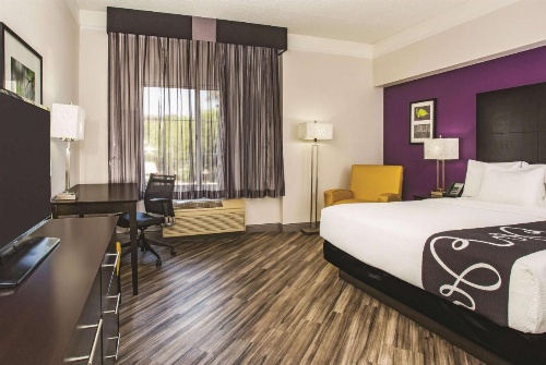 La Quinta Inn & Suites by Wyndham Las Vegas Summerlin Tech image 18