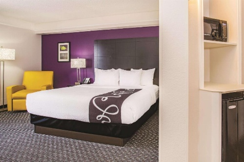 La Quinta Inn & Suites by Wyndham Las Vegas Summerlin Tech image 20