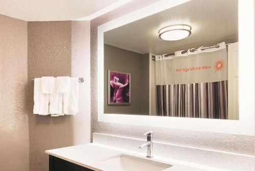 La Quinta Inn & Suites by Wyndham Las Vegas Summerlin Tech image 22
