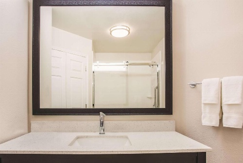La Quinta Inn & Suites by Wyndham Las Vegas Summerlin Tech image 23