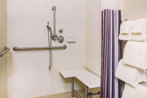 La Quinta Inn & Suites by Wyndham Las Vegas Summerlin Tech image 24