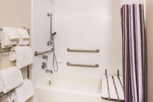 La Quinta Inn & Suites by Wyndham Las Vegas Summerlin Tech image 25