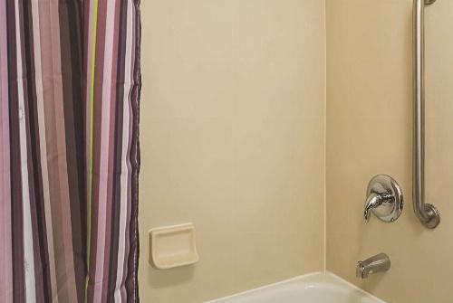 La Quinta Inn & Suites by Wyndham Las Vegas Summerlin Tech image 26