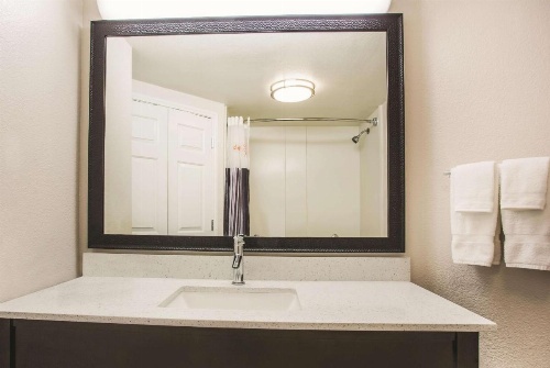 La Quinta Inn & Suites by Wyndham Las Vegas Summerlin Tech image 27