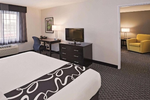 La Quinta Inn & Suites by Wyndham Las Vegas Summerlin Tech image 30