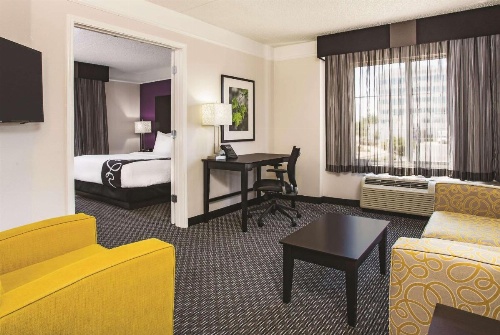 La Quinta Inn & Suites by Wyndham Las Vegas Summerlin Tech image 31
