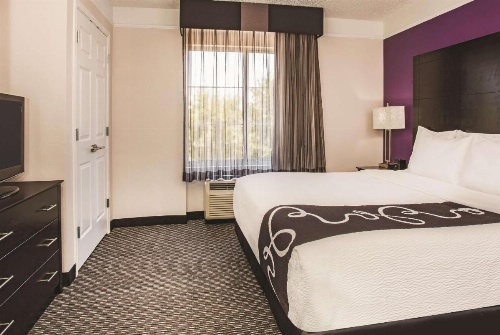 La Quinta Inn & Suites by Wyndham Las Vegas Summerlin Tech image 32