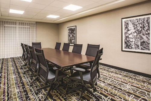 La Quinta Inn & Suites by Wyndham Las Vegas Summerlin Tech image 33