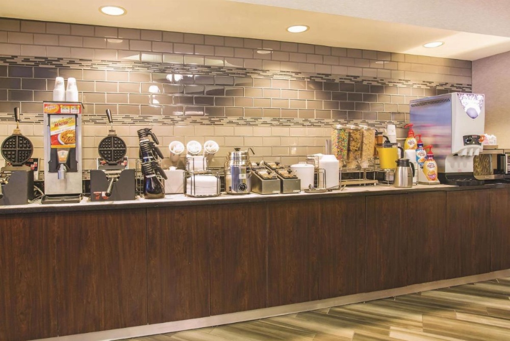 La Quinta Inn & Suites by Wyndham Las Vegas Summerlin Tech Image 36