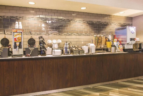La Quinta Inn & Suites by Wyndham Las Vegas Summerlin Tech image 36