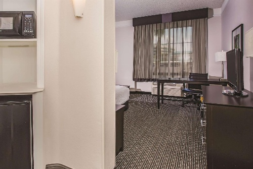 La Quinta Inn & Suites by Wyndham Las Vegas Summerlin Tech image 4